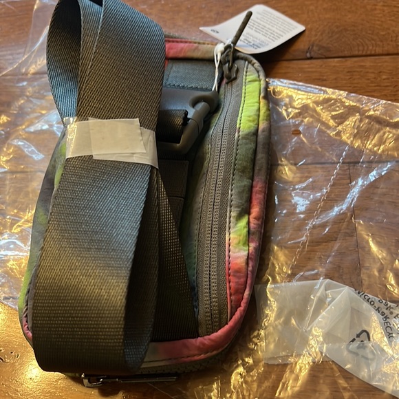 🔥LULULEMON EVERYWHERE BELT BAG 1L-HYPER DYE MULTI/ROVER PRINT🔥 - Picture 9 of 16